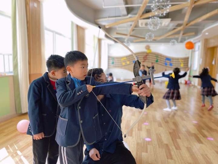 香洲区彩虹蜗牛幼儿园致力培养孩子们的创造力和国际化视野