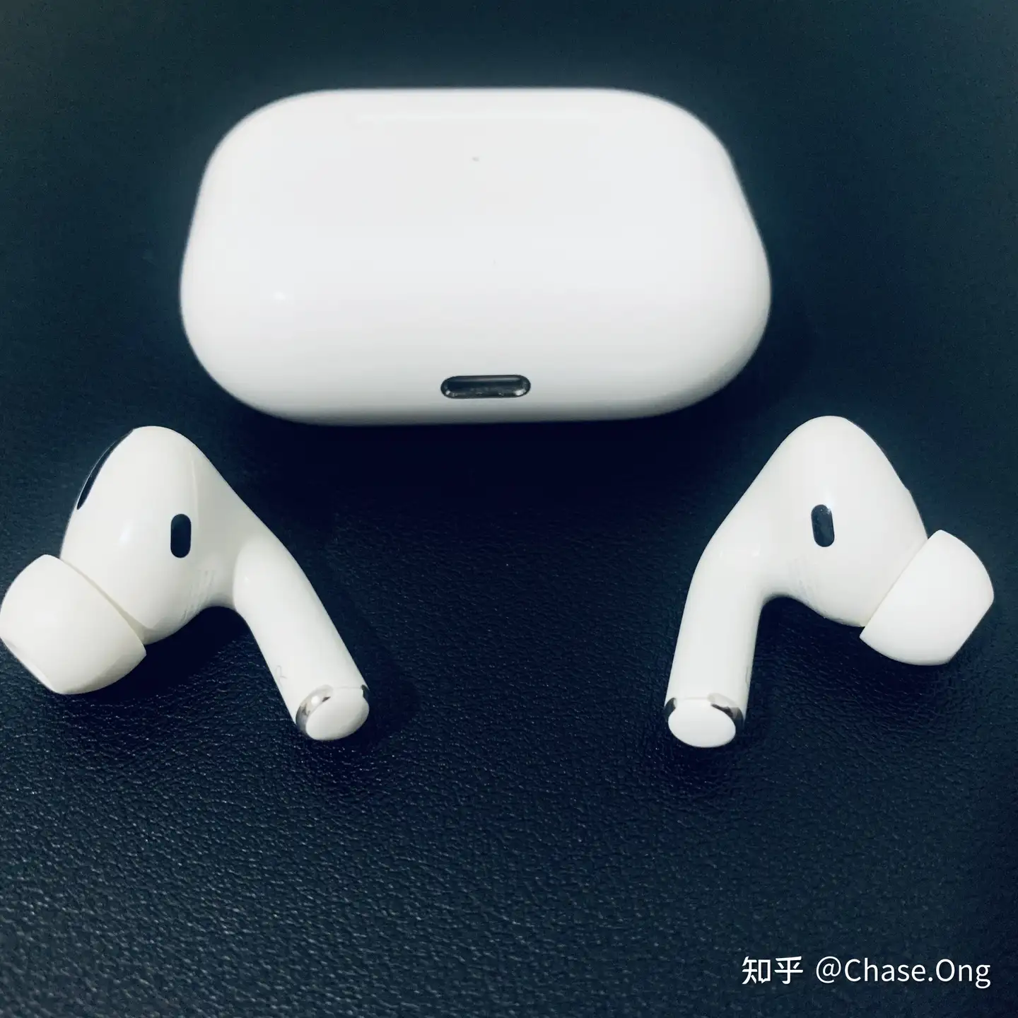 想买个带有降噪的耳机，苹果手机用AirPods Pro 还是索尼XM4 降噪豆呢