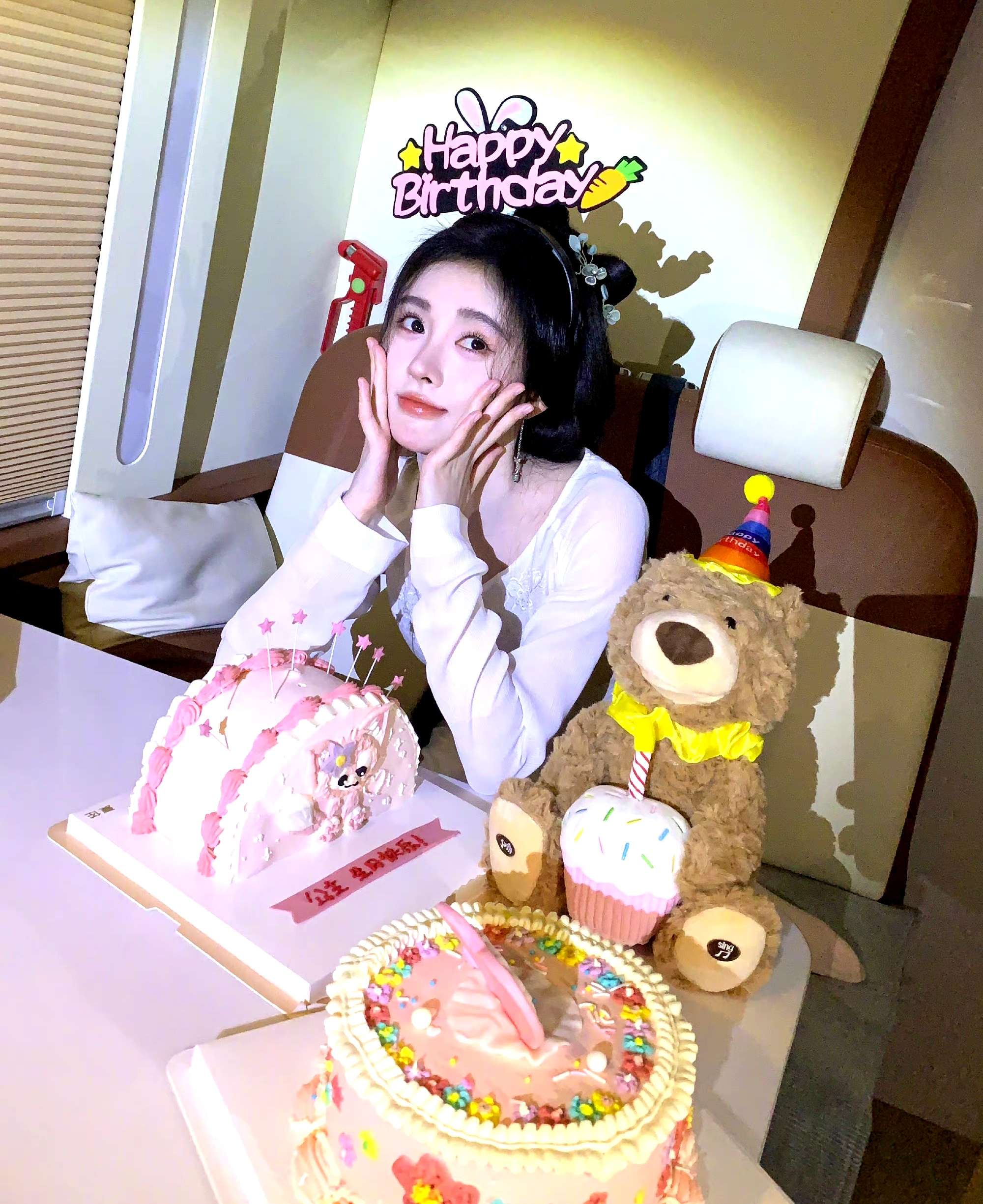 荧荧片段 的想法: 鞠婧祎剧组过生日,网友关心她的身材! |… - 知乎