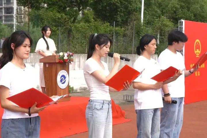 正青春 向未来 | 2025塘栖校区高三成人礼(图4)