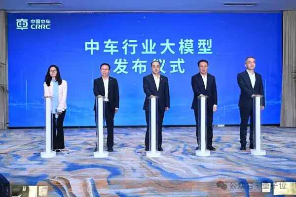 央企怎么做超级智能体？对谈中电信天翼AI：自研模型为底座，自主规划是必须，能适应千行百业才行