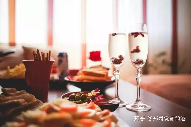 这都可以?(红葡萄与白葡萄酒的区别)红、白葡萄酒的生产过程有哪些不同-2023已更新(实时信息)-第3张图片-鲸幼网 这都可以?(红葡萄与白葡萄酒的区别)红、白葡萄酒的生产过程有哪些不同-2023已更新(实时信息)-第3张图片-鲸幼网