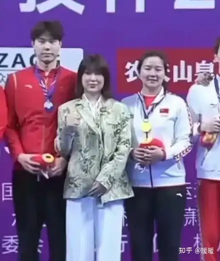 网红「多肉饱饱」被曝涉嫌诈骗，曾自称「覃海洋未婚妻」，诈骗金额或高达数亿元，她将承担哪些法律责任？缩略图