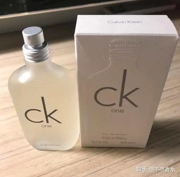 大二男学生用ck one，ck be，还是灰色法兰绒比较好一点呀? - 知乎