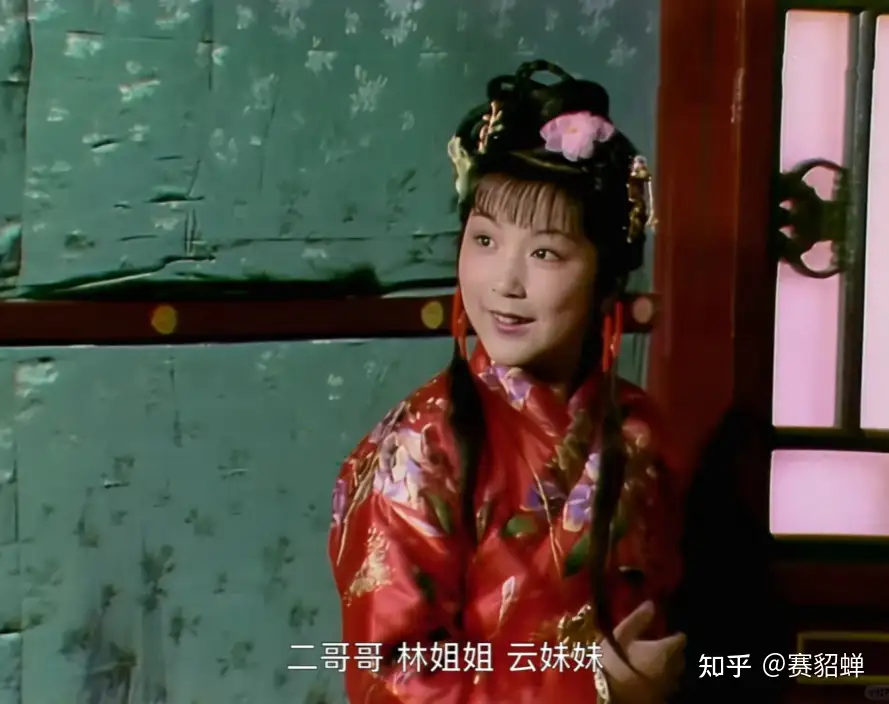 史湘云好歹也是出自四大家族之一，即使父母双亡也不至于在家亲手做工日日至三更，真的只是叔婶不喜她吗?