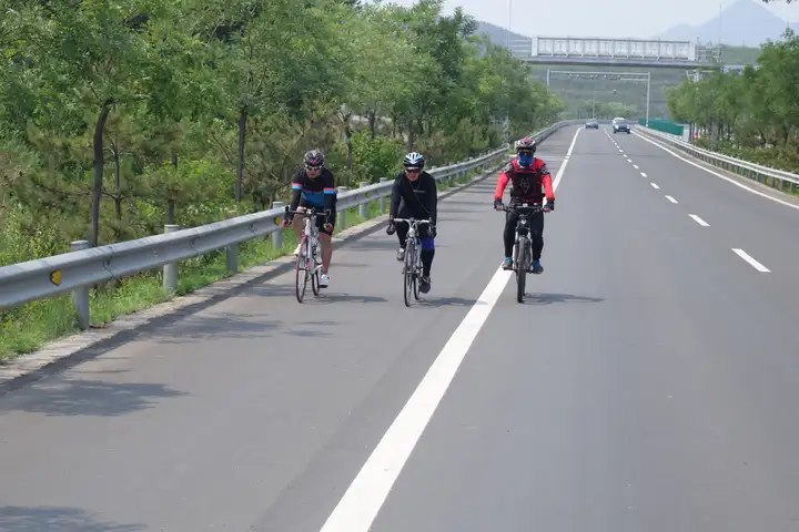 为什么有些骑友被同好搭讪会很高冷？骑行时路遇骑友搭讪你会热情回应吗？
