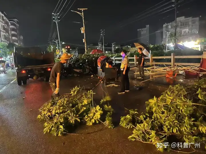6 月 19 日广东佛山市遭遇龙卷风袭击，货车翻车房屋受损，无人员伤亡报告，为何该地会出现龙卷风？