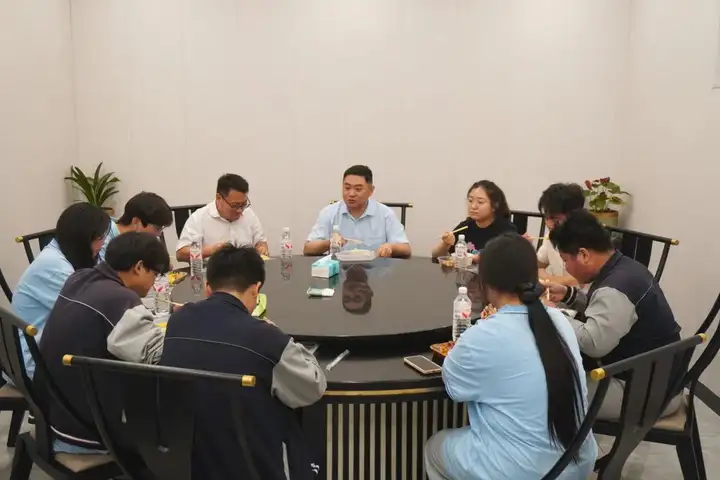 师生共餐 飘香校园丨塘栖校区开展“校长午餐会”活动