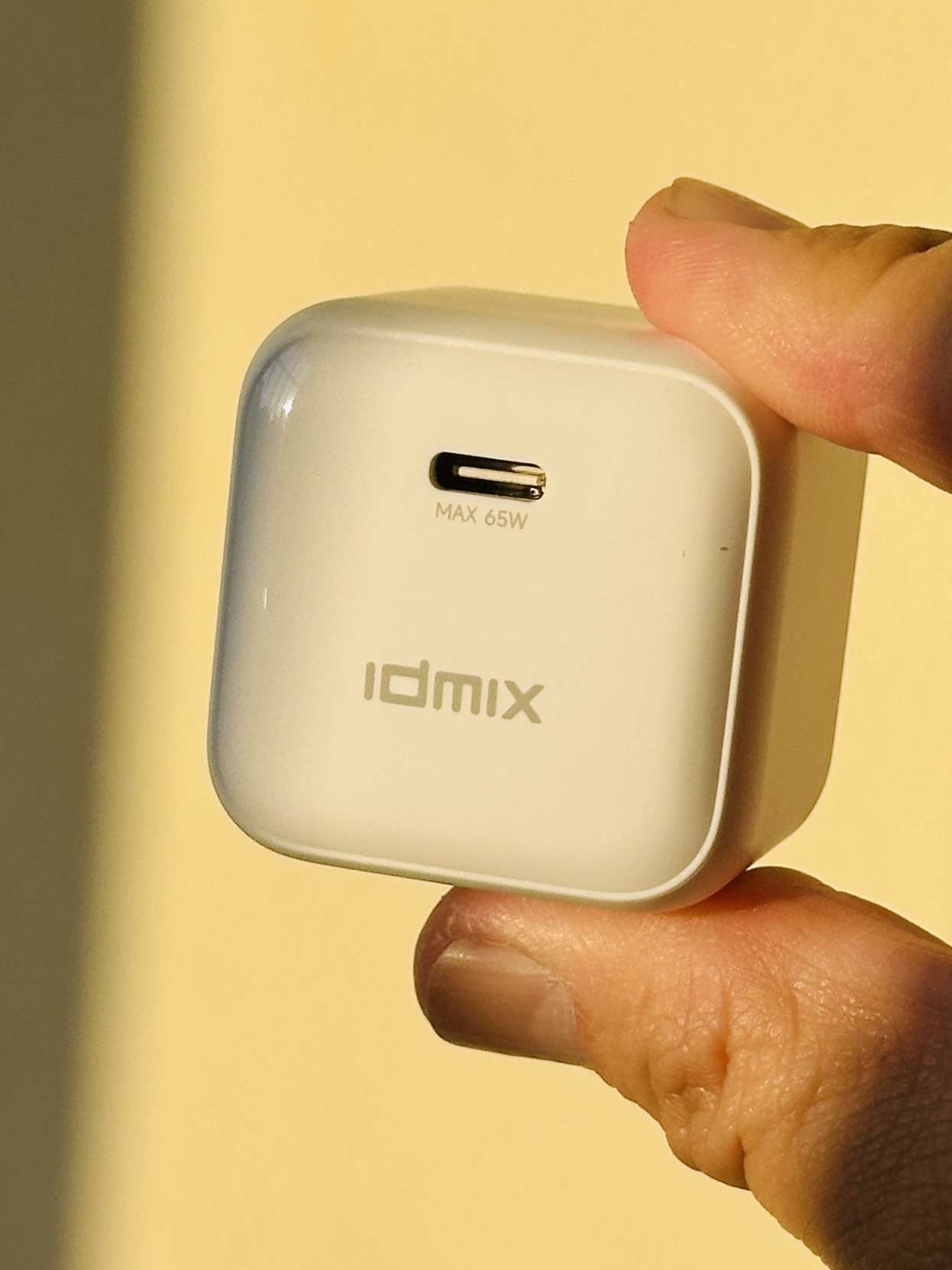   差旅减负神器：IDMIX65W小巧氮化镓充电器实测体验