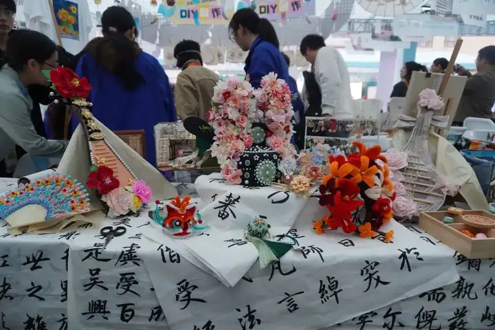 知识无界梦有光 智慧人生绘新章 | 我校参加浙江省暨杭州市全民终身学习活动周(图3) 知识无界梦有光 智慧人生绘新章 | 我校参加浙江省暨杭州市全民终身学习活动周(图3)