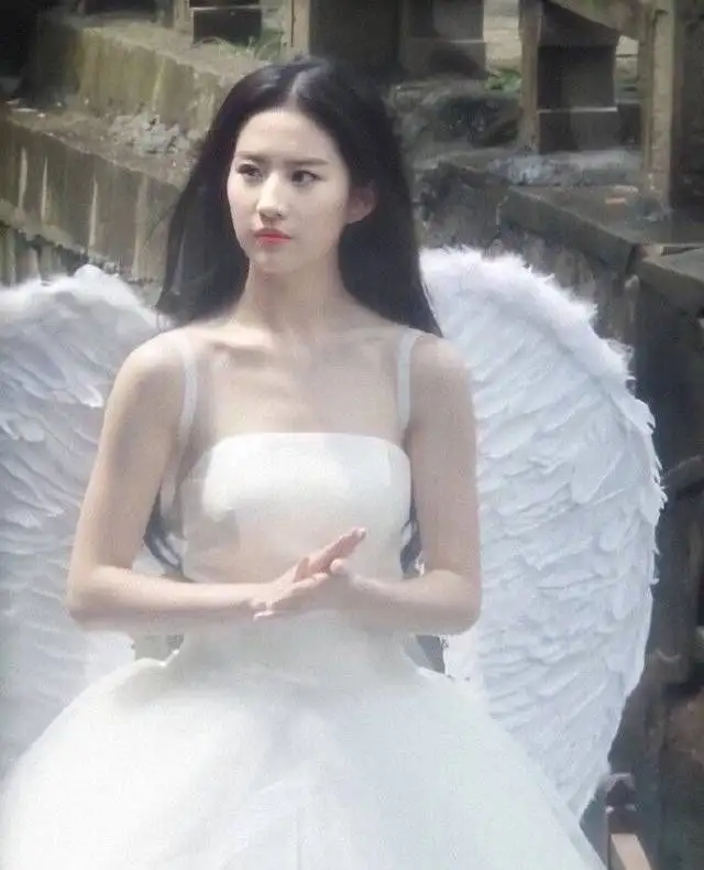 你有哪些惊艳绝色的美女手机壁纸？