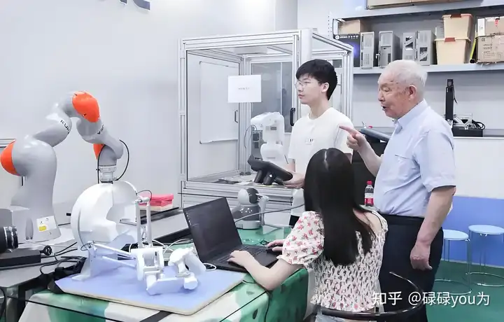 教师的真正本领是传授知识，还是唤醒学生的求知欲望？