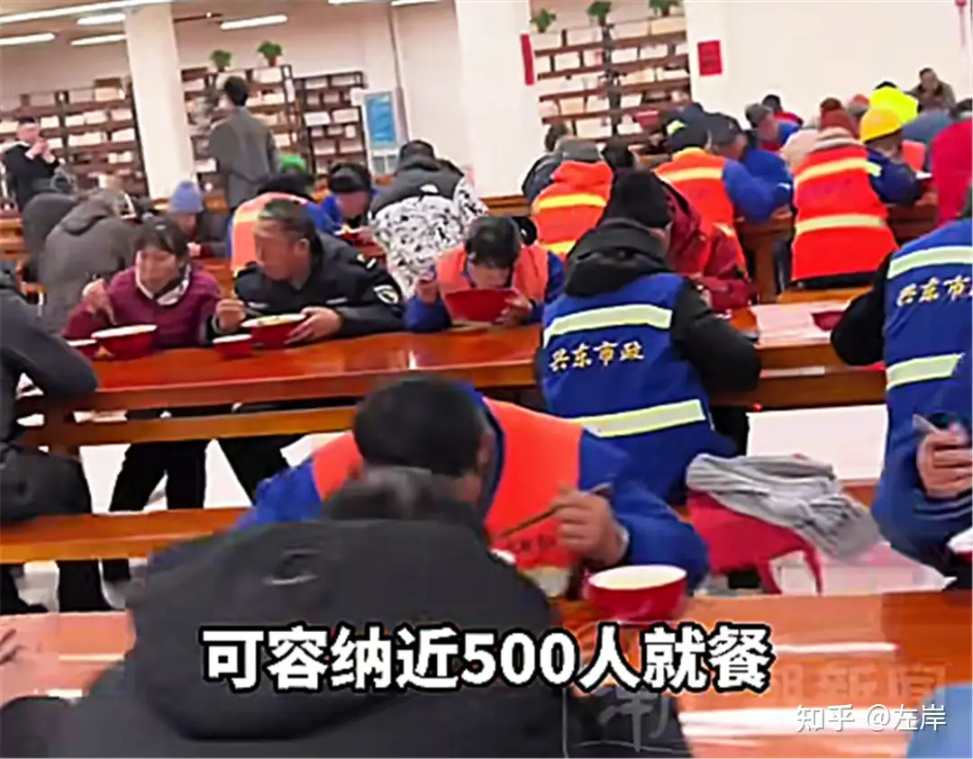 《武林外传》演员在郑州开免费餐厅，付费全凭自愿的慈善模式能走多远？