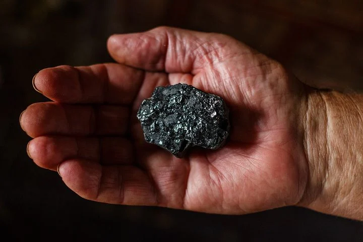 波兰现多起煤炭诈骗案，有人买到染成黑色的石头，为何会发生此类事件？