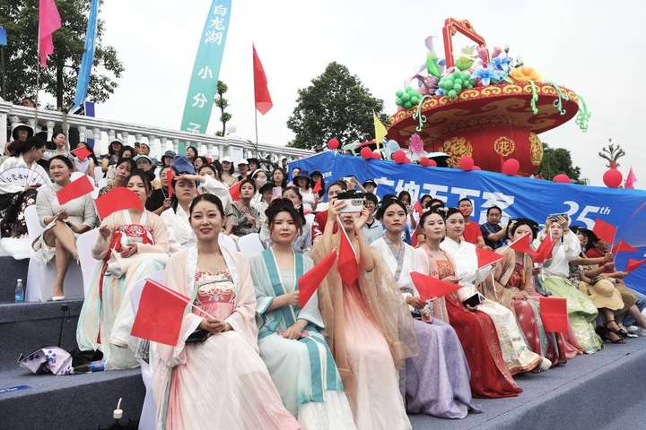 弘扬传统文化 为美丽加冕 第35届广元女儿节精彩开幕