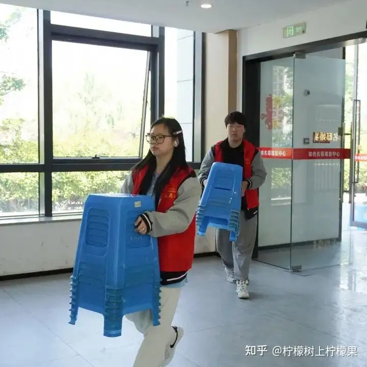 【活力校园】青春播爱 雅韵传情 | 塘栖校区学生志愿者助力枇杷湾社区送戏下乡活动(图4) 【活力校园】青春播爱 雅韵传情 | 塘栖校区学生志愿者助力枇杷湾社区送戏下乡活动(图4)