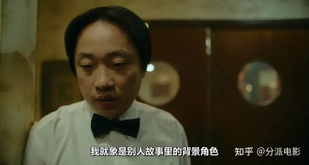 华裔新剧《内景唐人街》,讽刺拉满,狂捅白人社会肺管!