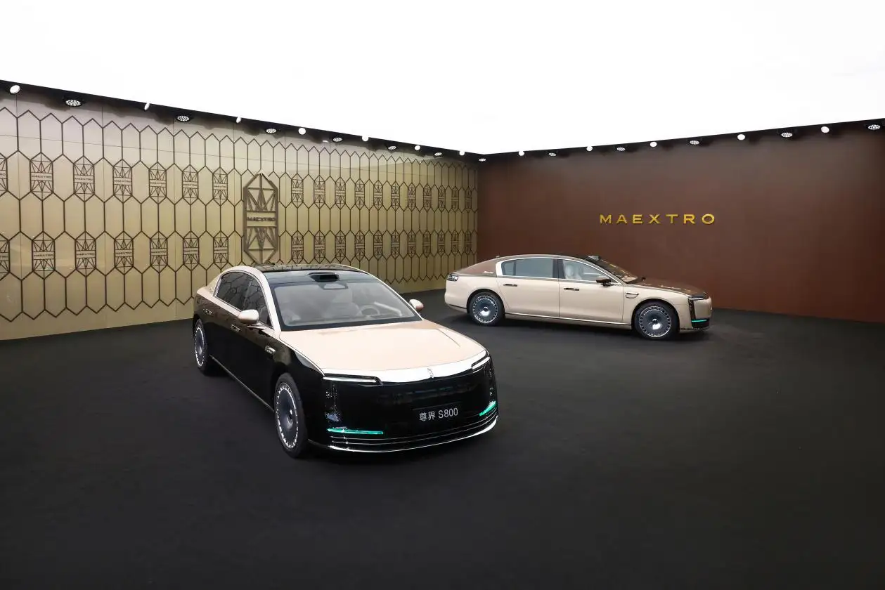 为满足商界精英与企业家们的全场景商务出行，需要一台怎样的专属座驾？