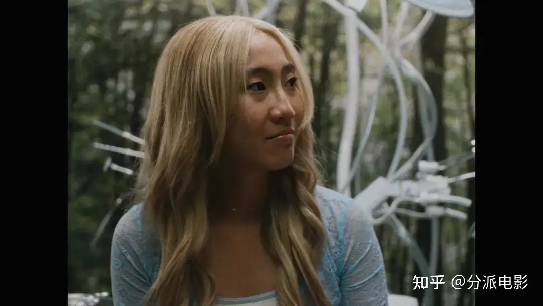 《丹凤眼》冲击力拉满！华裔限制级太敢拍