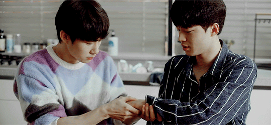 如何评价电视剧《愿与你不负光年》? - 知乎