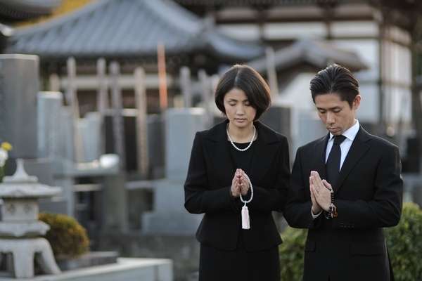 张艾菲 的想法: 《日式丧服》 在葬礼上穿的衣服,我们叫… - 知乎