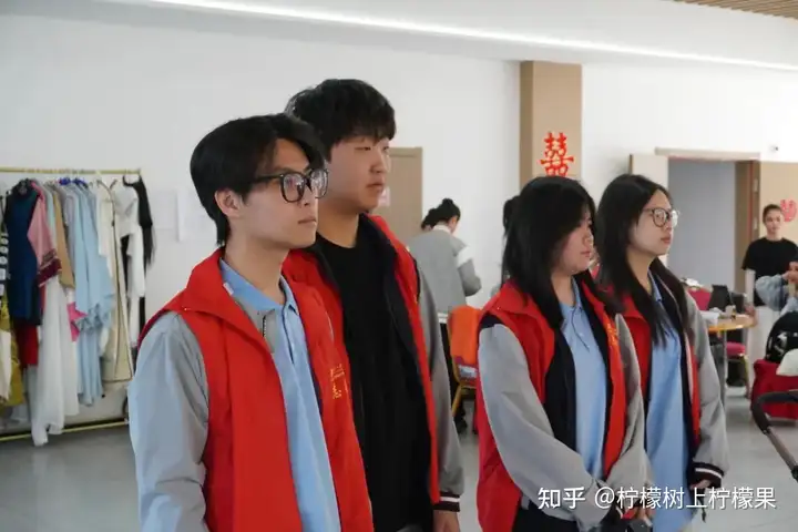 【活力校园】青春播爱 雅韵传情 | 塘栖校区学生志愿者助力枇杷湾社区送戏下乡活动(图10) 【活力校园】青春播爱 雅韵传情 | 塘栖校区学生志愿者助力枇杷湾社区送戏下乡活动(图10)
