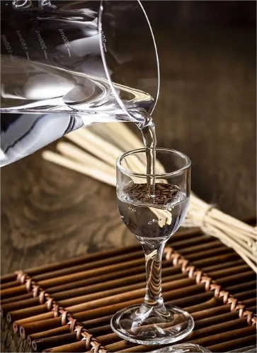 求问酒业酱香型白酒应该如何品求问邀您共品酱香天酿