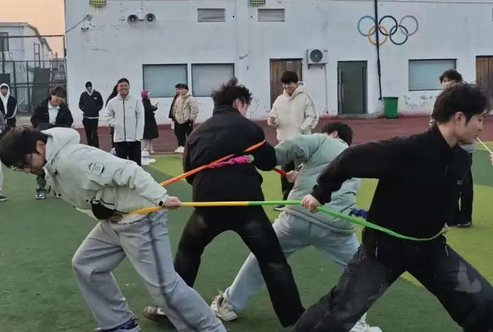 浙江省广播电视中等专业学校富阳校区趣味运动会圆满结束!(图12) 浙江省广播电视中等专业学校富阳校区趣味运动会圆满结束!(图12)