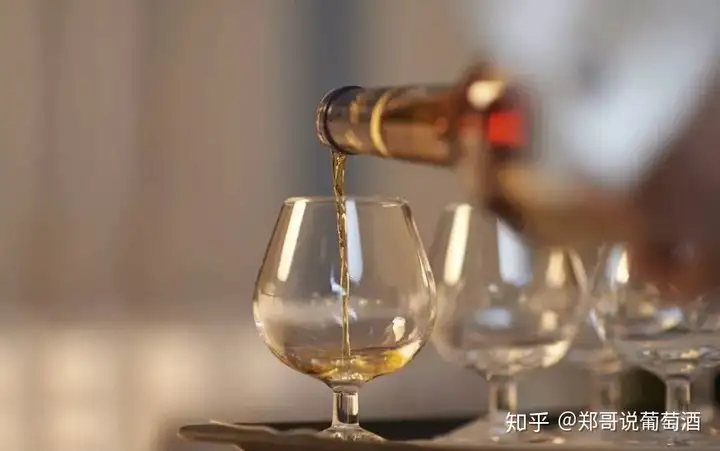 这都可以?(红葡萄与白葡萄酒的区别)红、白葡萄酒的生产过程有哪些不同-2023已更新(实时信息)-第4张图片-鲸幼网 这都可以?(红葡萄与白葡萄酒的区别)红、白葡萄酒的生产过程有哪些不同-2023已更新(实时信息)-第4张图片-鲸幼网