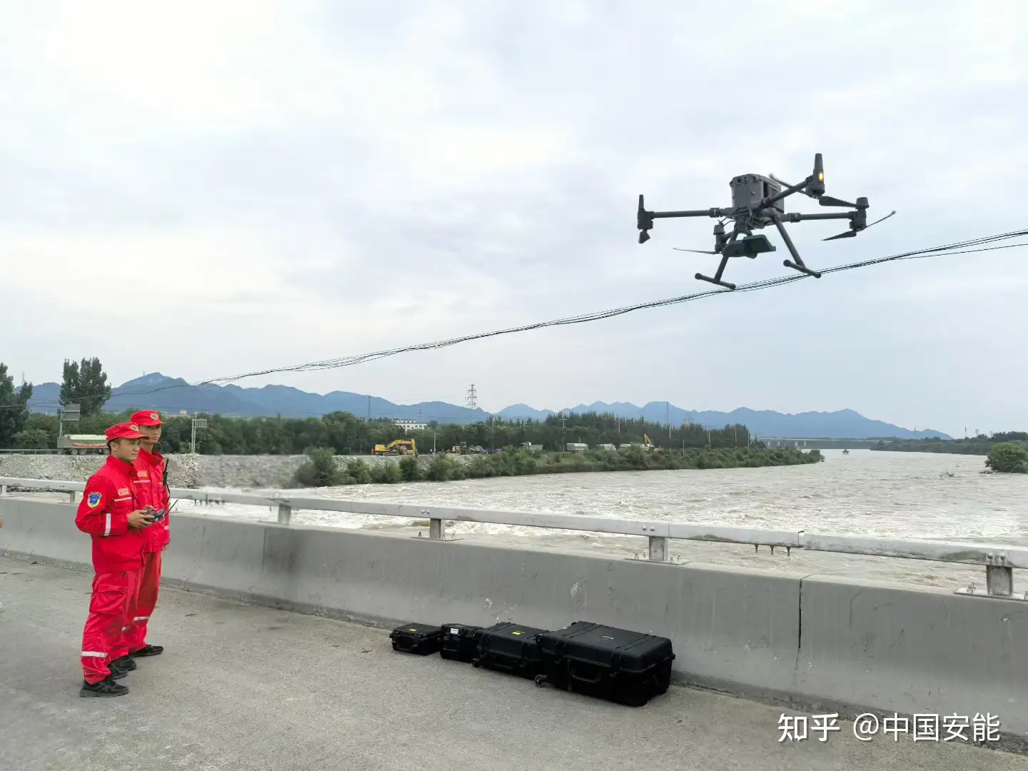 广西洪水致大批学生被困，「救援航母」开入校园，这是种什么装备？救灾中还有哪些硬核科技派上了用场？