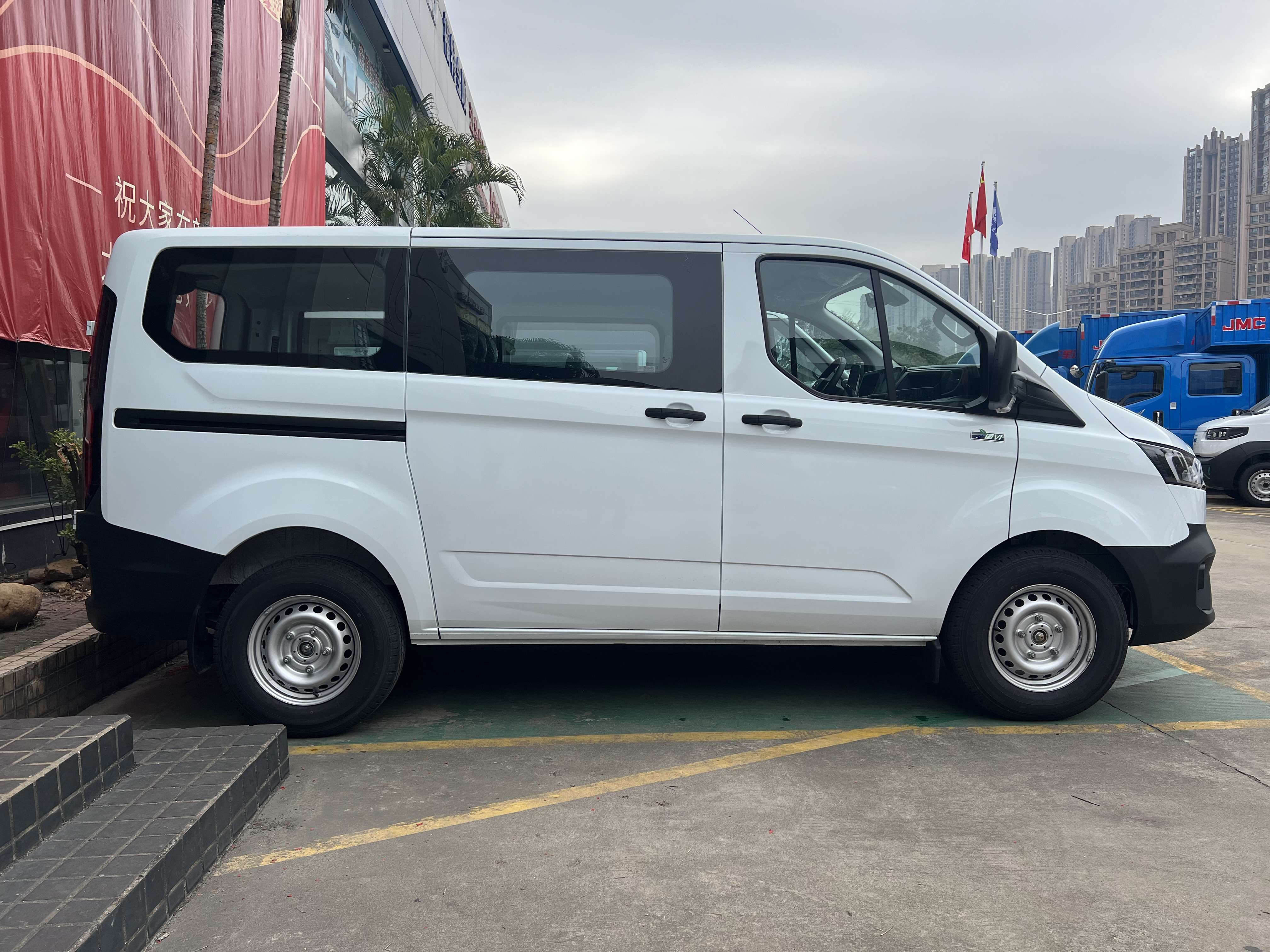 小新车研 的想法: 福特2023款新全顺v362 mca轻客实车解析:… - 知乎