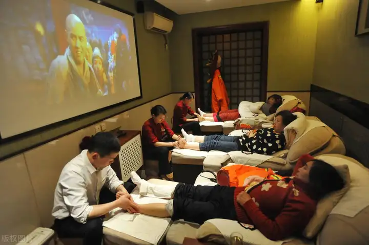 开足疗店挣钱吗？