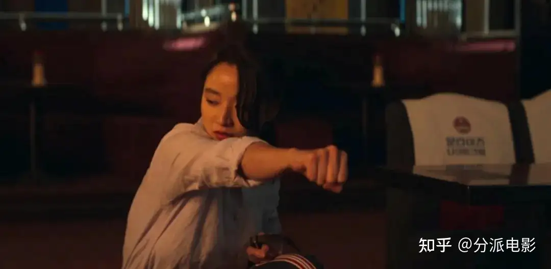 网飞新剧《爱麻夫人热映中》，怒揭娱乐圈“潜规则”！