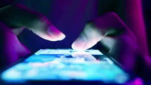 只是和 ChatGPT 多聊了几句，正常人竟患上妄想症？AI 正在引发「赛博精神病」