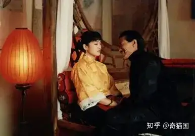 《大红灯笼高高挂》里老爷为什么没正脸？