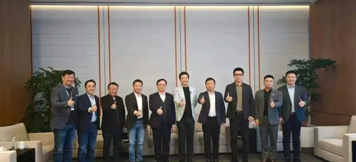 小米新一代 SU7 发布，王传福、李想、何小鹏纷纷到场助阵，怎样解读？小米汽车在行业内有怎样的影响力？