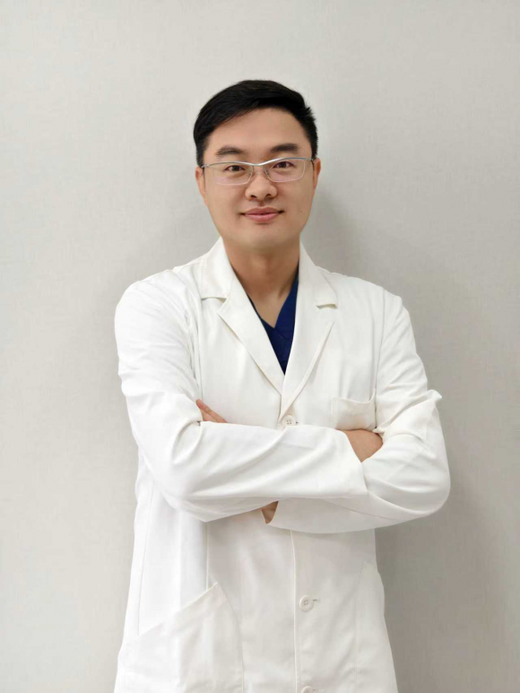 种植牙选李文超 vs 其他医生？北京和风口腔技术差异对比