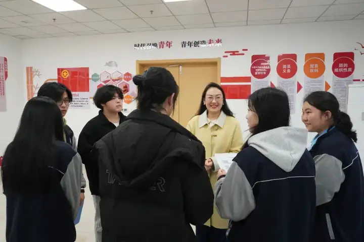 浙江省广播电视中等专业学校塘栖校区开展教学沙龙活动!(图2) 浙江省广播电视中等专业学校塘栖校区开展教学沙龙活动!(图2)