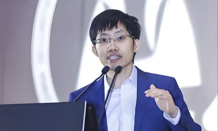 等不来DeepSeek-R2的246天：梁文锋的“三重困境”与“三重挑战”