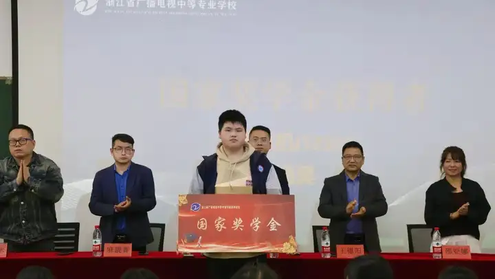 【活力校园】乐育五色铸根基 表彰先进启新程 | 富阳校区春季开学典礼暨表彰大会(图4)