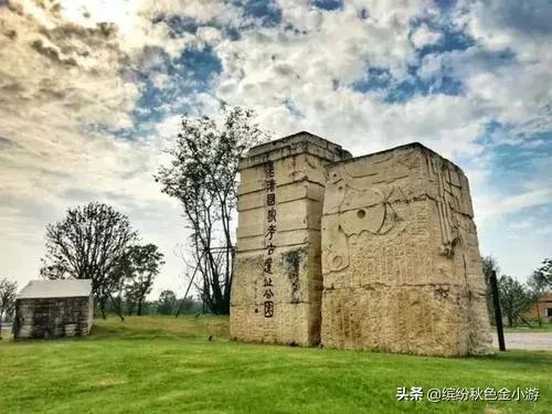 良渚古城遗址位于浙江省哪里？良渚古城遗址发现了什么