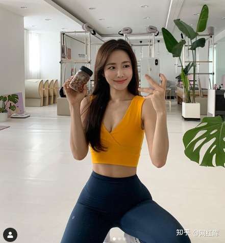 ins粉丝250w，韩国“真人版娜美”性感写真曝光！ Facebook-第8张