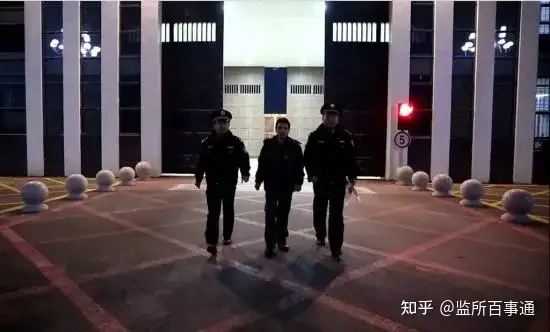 有个入狱三年的朋友马上要出狱了我该准备些什么？ - 知乎