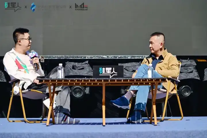 对话朱啸虎：搬离中国，假装不是中国AI创业公司，是没有用的
