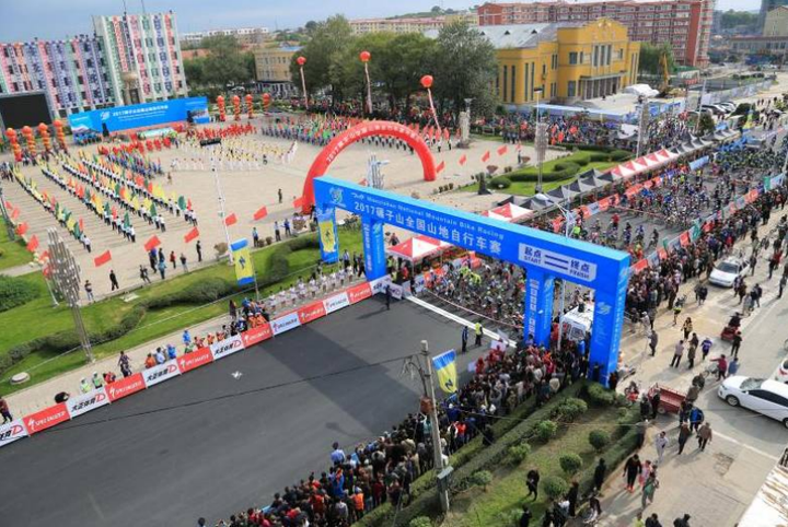 重庆经贸管理专修学院：我院体育健儿荣获全国自行车比赛季军