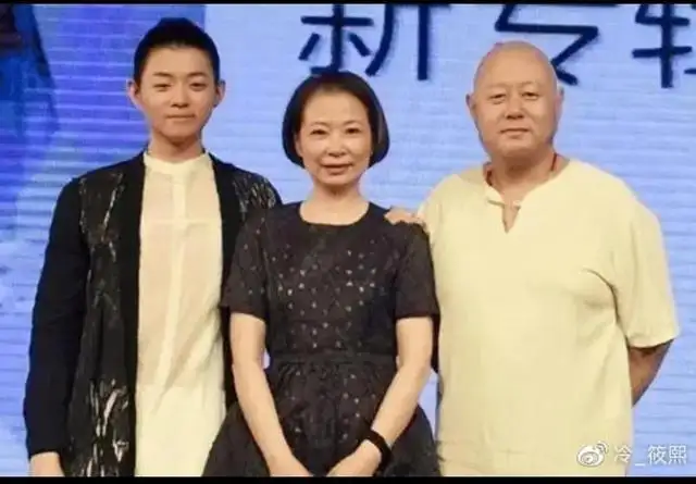 霍尊母亲仲晓萍简介（霍尊母亲怎么样了）