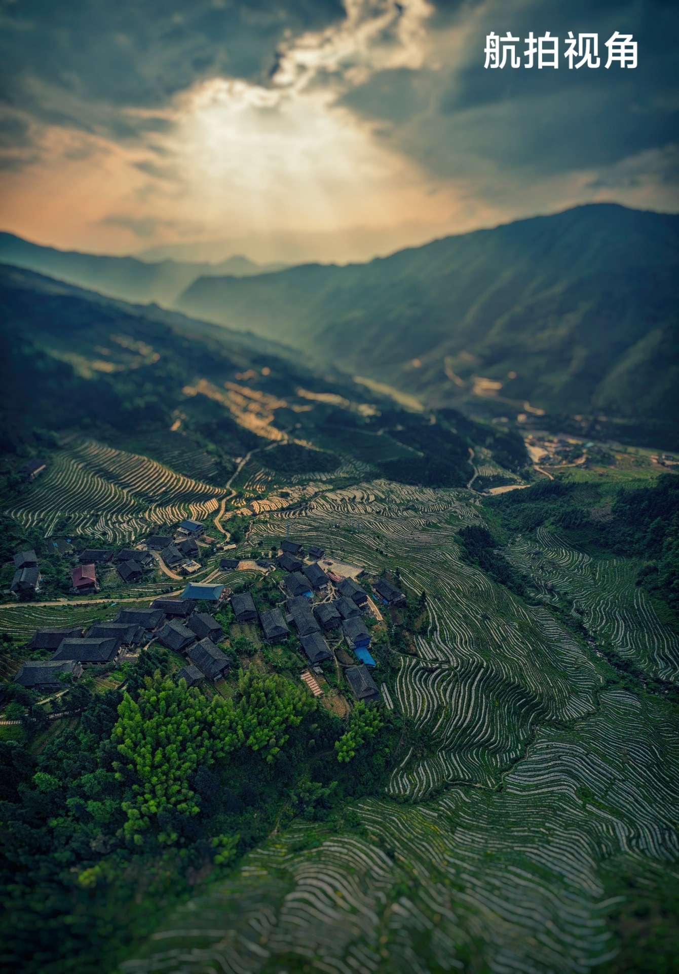 黄浩在观察 的想法: 「普通视角 vs 航拍视角」之龙胜布尼梯田