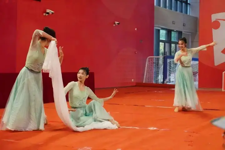 淬火成钢 筑梦启航 | 2025级新生军训闭营仪式暨开学典礼圆满落幕!(图3)