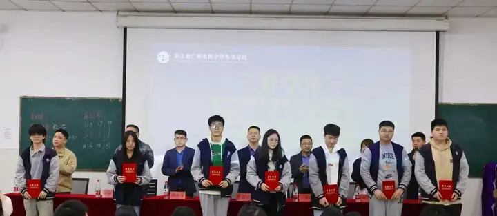 【活力校园】乐育五色铸根基 表彰先进启新程 | 富阳校区春季开学典礼暨表彰大会(图12)