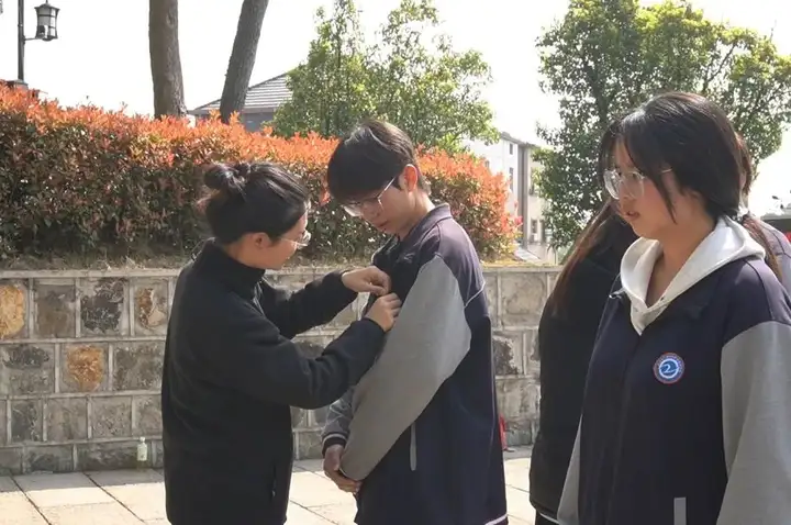 清明祭英烈 传承忠烈魂 | 塘栖校区西南山新四军烈士陵园清明祭扫活动(图11)